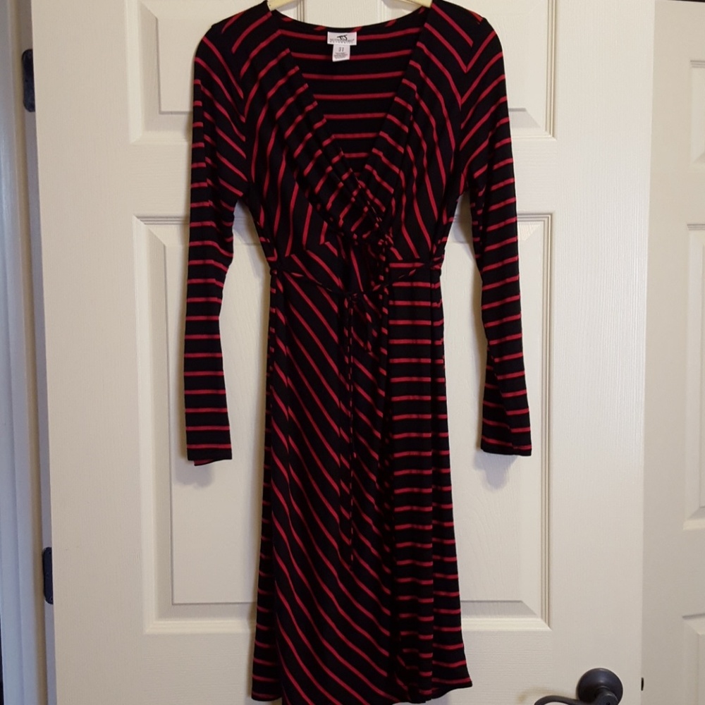 *2 for $10* Motherhood Maternity long-sleeved dress - Picture 2 of 6